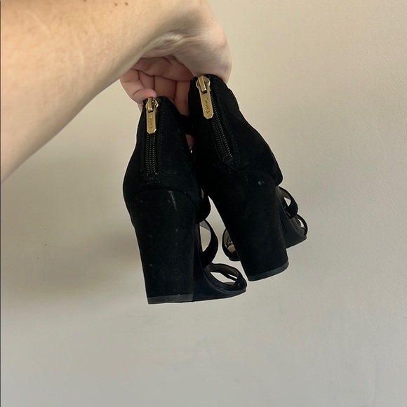 Sophisticated Black Stiletto Heels with Strappy Design - Picture 6 of 12